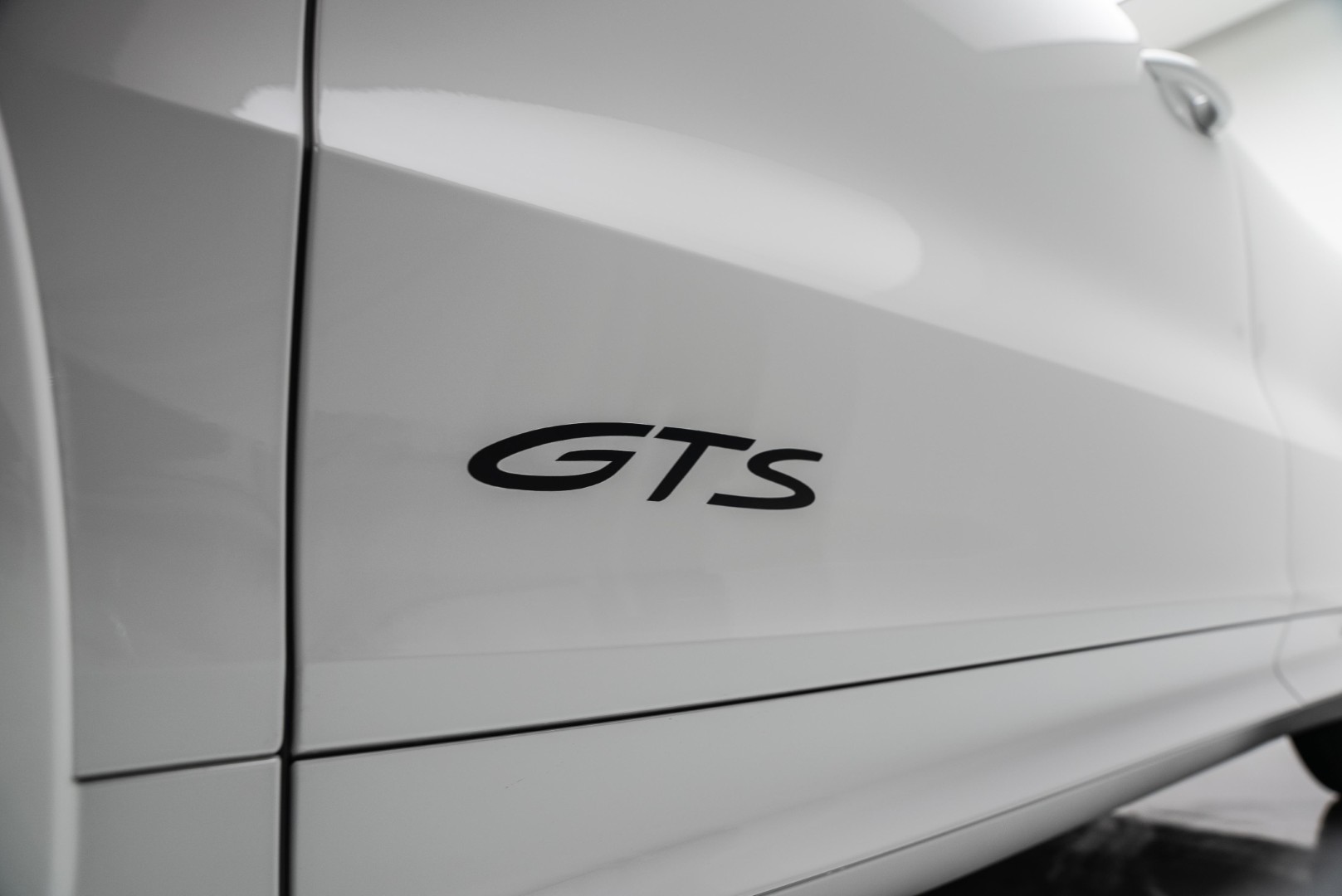 2025 PORSCHE CAYENNE GTS GCC. MAIN DEALER WARRANTY.